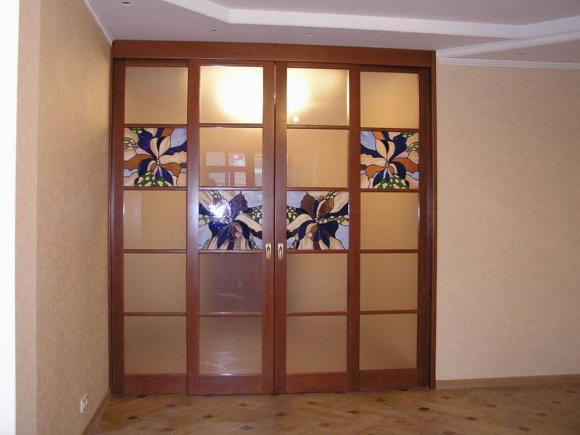 Перегородка с цветными стеклянными вставками Батайск