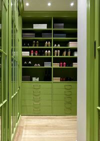 Г-образная гардеробная комната в зеленом цвете Батайск